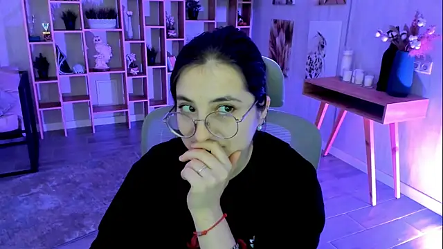 VirtuallVoyant webcam stripchat model stream image