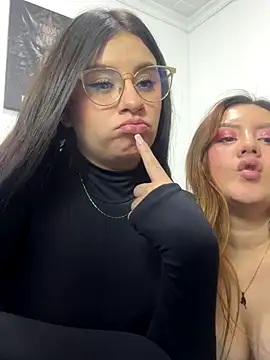 SaraBraun_ live cam screenshot female on Pron.Webcam – Live Webcams & Adult Chat