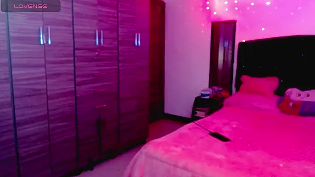 holy_juli (F young) - Sensual Bed Play