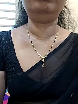 Webcam Model (Lilly-queen)  is live.Free join now!