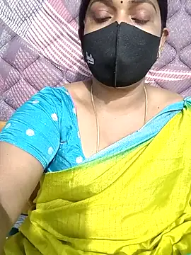 Webcam Model (Renuma)  is live.Free join now!