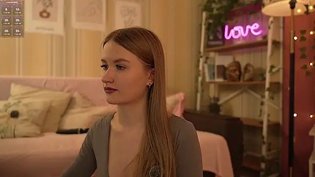 isabellatorrance (F teen) - Lift up skirt and tease ass