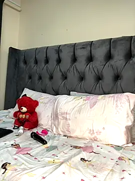 Webcam Model (Anaelle24)  is live.Free join now!