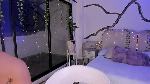  SarahCastro1_ chat room