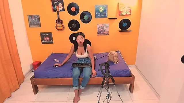 meisevil77 (F young) - GAPPING IN MY ASS WITH DILDO