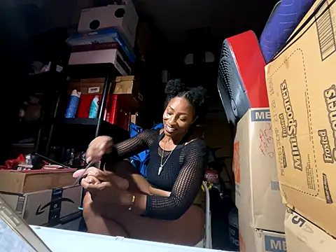 Webcam Model (wynterheat)  is live.Free join now!