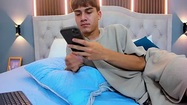 tommy18__ - Tommy18__'s free webcam - UK Sex Cams