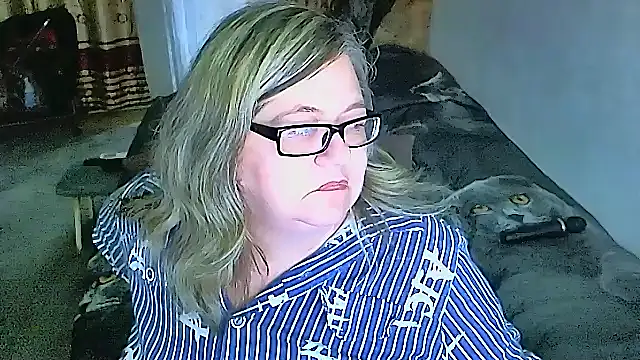 sex2 (F mature) - Masturbation and cumming,naked/squirt