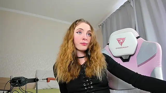  Cowell_Adelina chat room