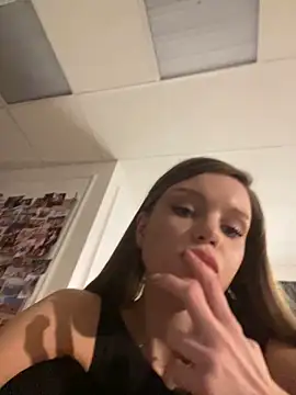  MarilynNova chat room