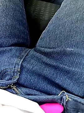 dam70 (Ask my age) - Faites moi vibrer dans le camion...