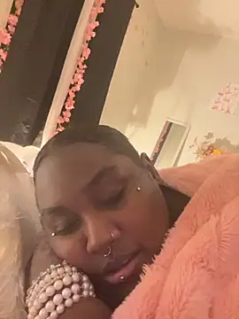 Webcam Model (Cocomamii1)  is live.Free join now!