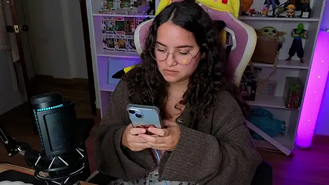 sweet_sully__ (F young) - FUCKING WITH MY DILDO