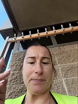 bichota85 (F milf) - Masturbarme en el baño trabajo