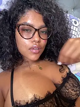 Webcam Model (miiabrown18)  is live.Free join now!