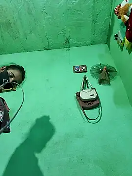 Webcam Model (PIHU999)  is live.Free join now!