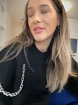 Webcam Model (HotXMom)  is live.Free join now!