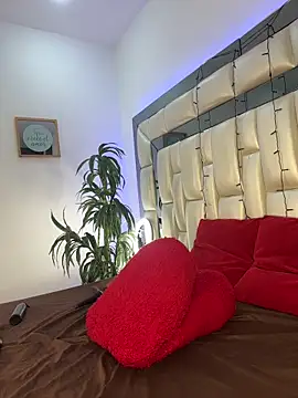 Webcam Model (_ISABELLA_HOT_)  is live.Free join now!