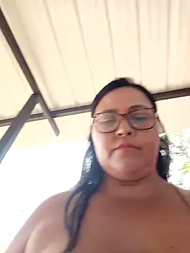 dirty-momm-divorced-hot (F milf) - Stranger touches my pussy + squirt