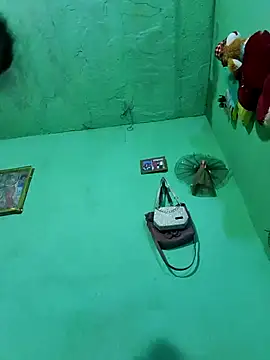 Webcam Model (PIHU999)  is live.Free join now!