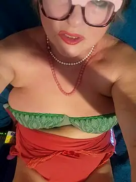 Webcam Model (Hot-Muci)  is live.Free join now!