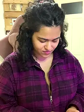 Webcam Model (Curvydesifromgermany)  is live.Free join now!