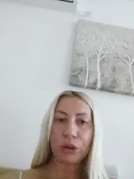 Webcam Model (visnjica)  is live.Free join now!