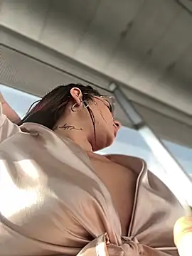 Webcam Model (__IRIS__)  is live.Free join now!