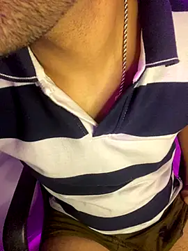 vampiredaddy_ (M young) - Dick massage with oil