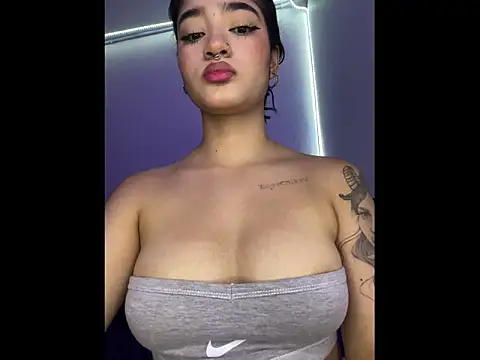 Webcam Model (charlotte_9999)  is live.Free join now!