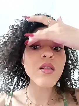 larissinhamm (Ask my age) - 650