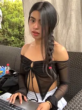 Webcam Model (LunaMoore_Pink)  is live.Free join now!