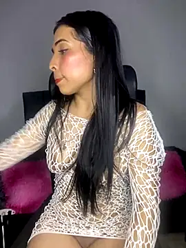 Webcam Model (Rosa_25x)  is live.Free join now!