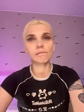 Webcam Model (LoveLuna_)  is live.Free join now!