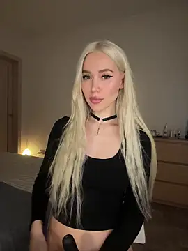 Webcam Model (xDinnax)  is live.Free join now!