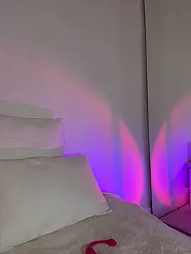 Webcam Model (Vanesskaa)  is live.Free join now!