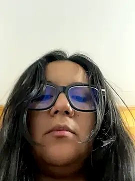 sweetlily18 (Ask my age) - Play with my pussy wet with your vibrat