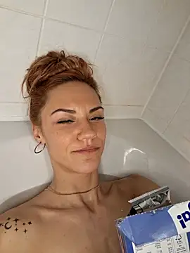 Webcam Model (SlimBellaa)  is live.Free join now!