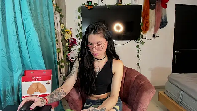 EnchantressFuckXxx live cam screenshot femaletranny from Colombia on PornAJ – Adult Videos, Live Cams & Chat