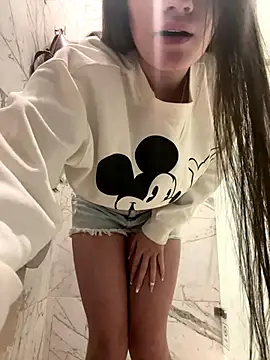 Webcam Model (Isabella21_)  is live.Free join now!