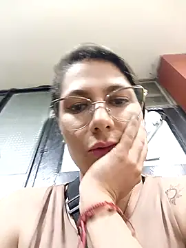 Webcam Model (Mia-love-03)  is live.Free join now!