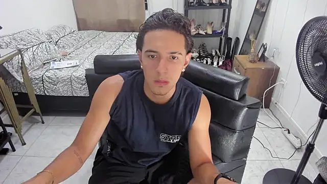 hayden_boy_ (M twink) - suck my finger