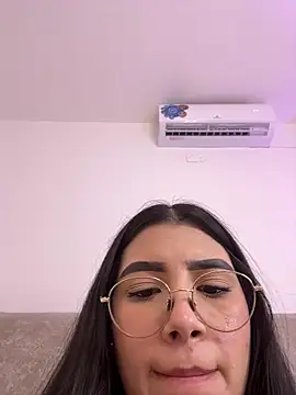 Webcam Model (Julietalcl)  is live.Free join now!