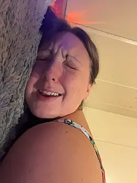 Webcam Model (allnaturalmermaid)  is live.Free join now!