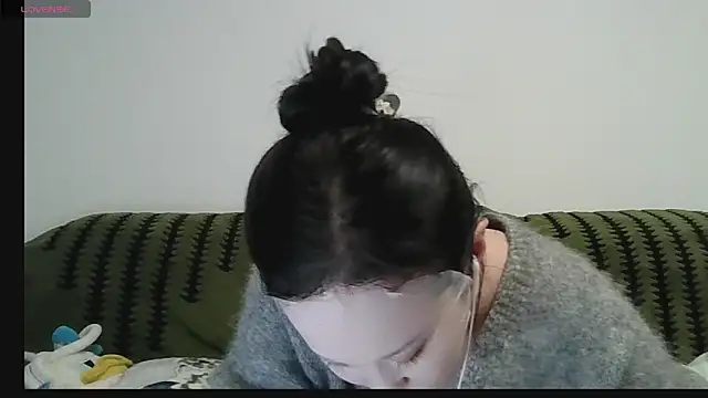 belinda66 (F young) - 哥哥鞋带开了，可以帮你系吗