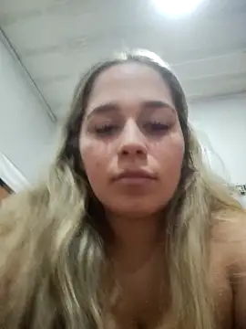 laurenwelly_ (F young) - She walks around the house naked, bitch,