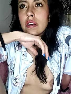 Webcam Model (Queen_Ashly)  is live.Free join now!