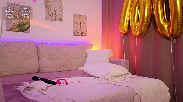 betty_twinkle (F teen) - Naked Splits!