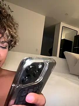 brunettexio (F young) - Show boobs