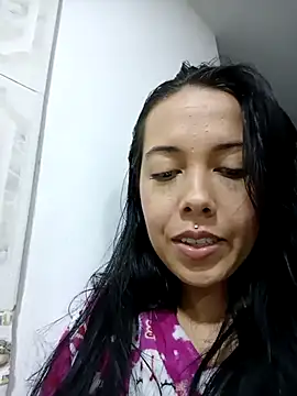 Webcam Model (MiaForever1)  is live.Free join now!